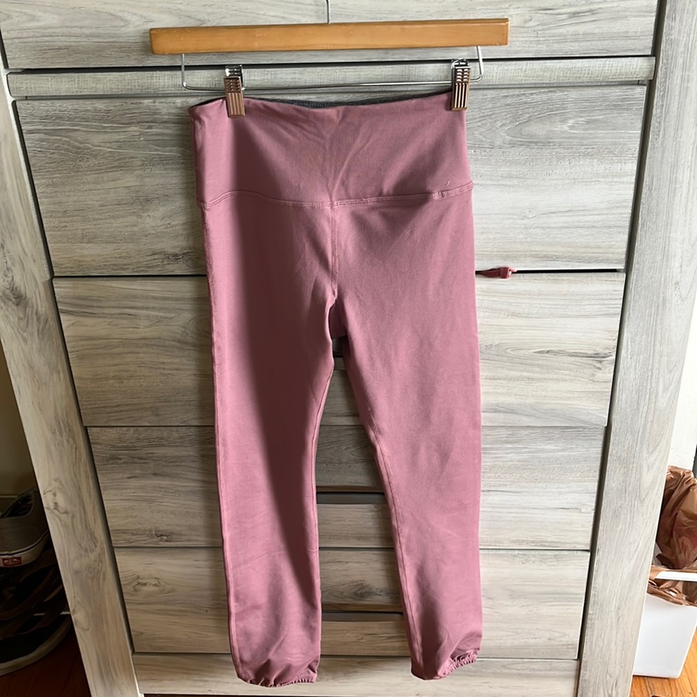 Extra small Vuori light plum joggers
